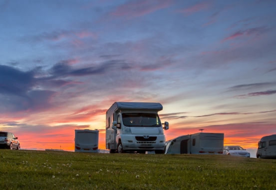 <p>Travel with your campervan or car and caravan and SAVE up to € 966</p>
.